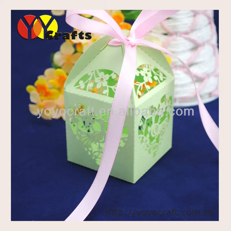 

2018 new design green peacock cupcake boxes from China
