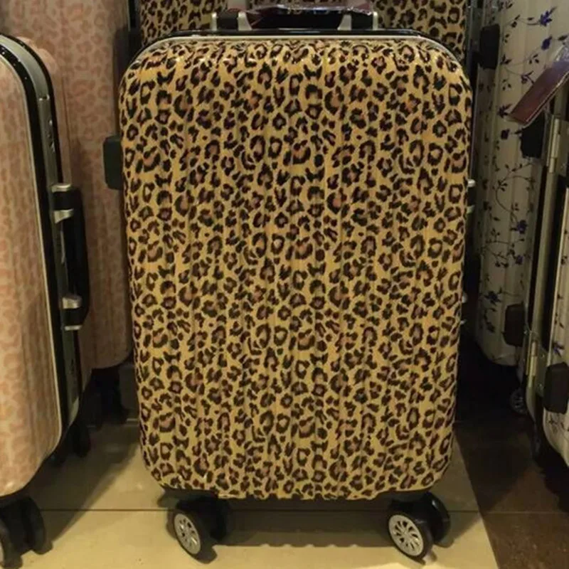 Чемодан grand kongzhongniao. Чемодан dibai кожаный на колесиках. Чемодан grand kongzhongniao. Чемодан уфа. Чемодан it модель 2010.