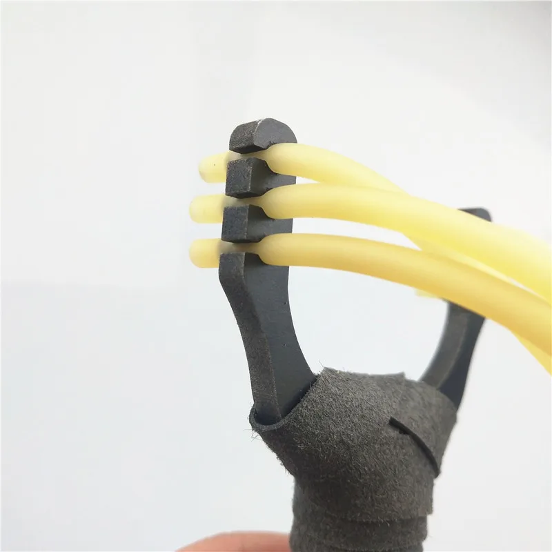 High Quality Titanium Steel Slingshot Slingshot Shooting Outdoor Hunting Accessories with Powerful Rubber Band Shooting Game