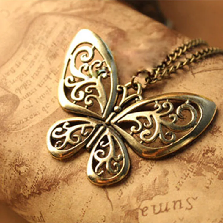 Vintage Hollow Butterfly Pendant Necklace For Women Gold color Necklaces Exquisite Fashion Long Chain Sweater Jewelry Wholesale