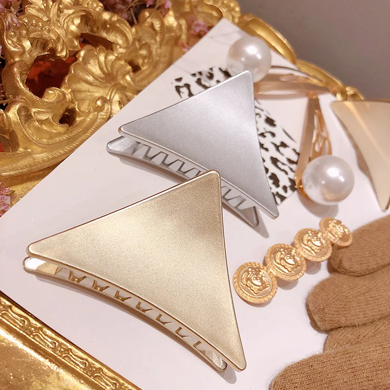 

New Fashion Triangle Hair Claws for Women Barrettes Hairpins Hair Crab Elegant Party Hair Accessories for Women Hair Clips Claw