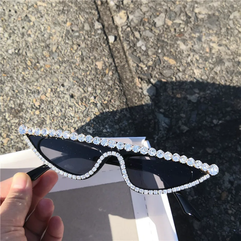 Модные алмаз рама солнцезащитные очки Cat Для женщин Элитный бренд Винтаж Треугольники оттенки солнцезащитные очки со стразами для женщин; FML