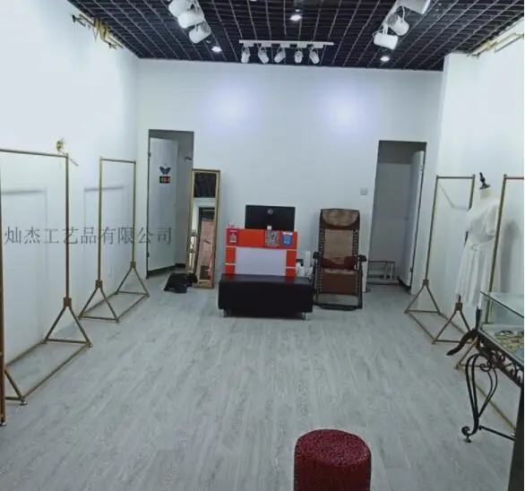 Iron art clothing store display rack floor style combination of gold hangers men and women shelf side rack simple display rack.
