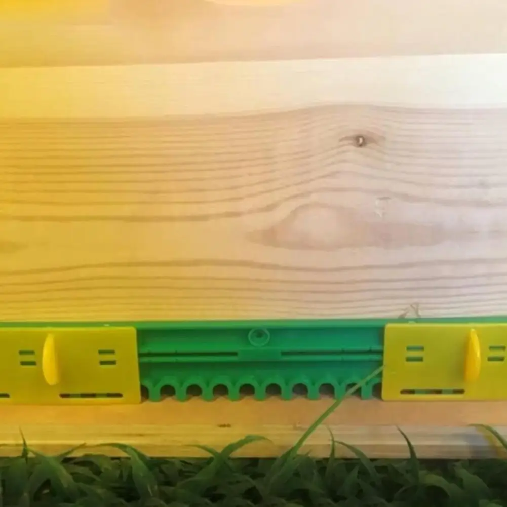 1pcs Beehive Bee Box Door Anti-escape Plastic Hive Gate Sheet Door Beekeeping Nest Spacer Equipment Tools Durable Beehive Door