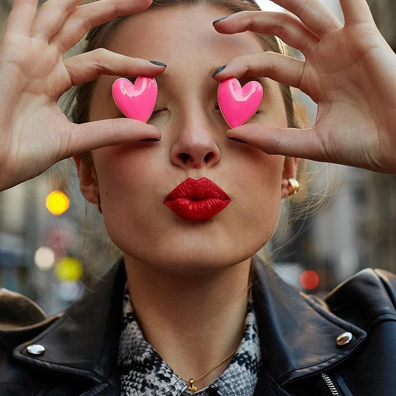 

Dvacaman Boho Red Yellow Blue Heart-shaped Earrings for Women Gold Metal Punk Drop Earrings Brincos Statement Earrings Jewelry