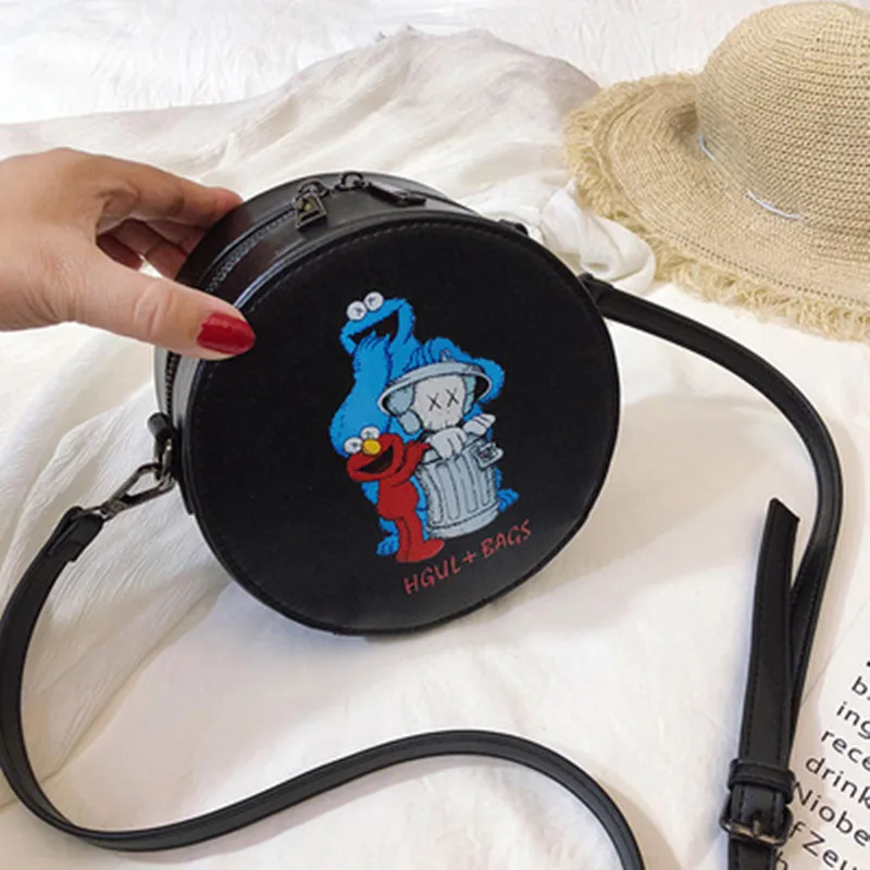 

KAWS Sesame Street Retro SLING BAG Satchel OriginalFake BRIAN BFF Street Art Medicom Toy Action Figure Collection Model Toy M850