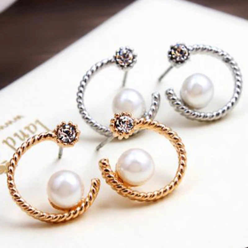 

Hollow Opening Golden Silver Metallic Circle Little Simulated Pearl Crystal Geometric Stud Earrings piercing Jewelry for Women