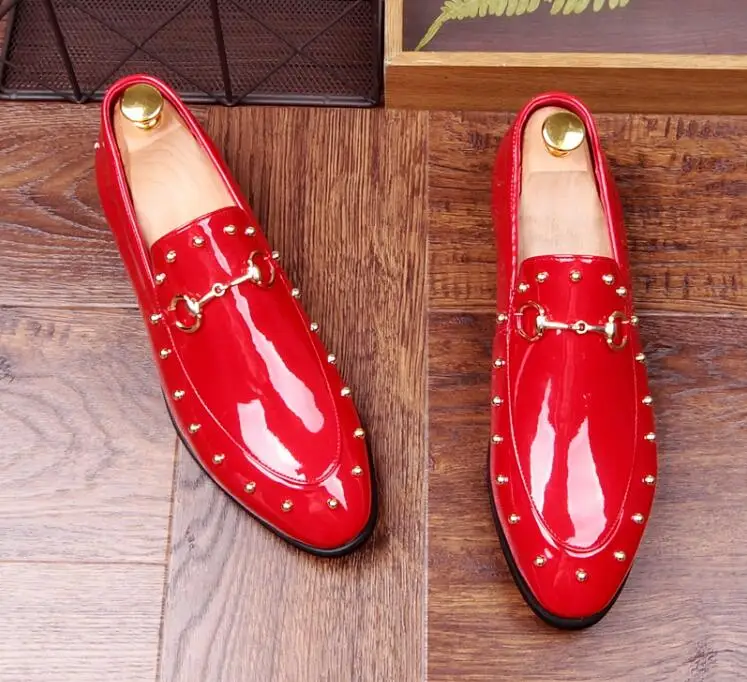 

Pointed Toes Men Dress Shoes Slip-On Patent Leather Smart Casual Shoes Flats Loafers Rivets Metal Buckle Male Moccasin Gommino