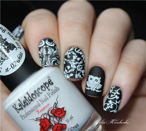 Белый стемпинг на ногтях. Белый маникюр со стемпингом. Градиентный маникюр со стемпингом. Нюд стемпинг миндаль. Чёрный маникюр со стемпингом.