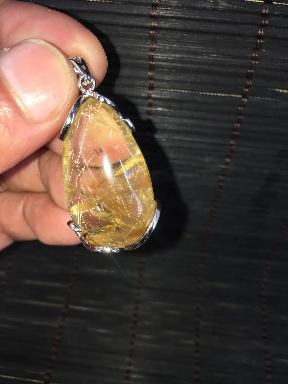 

Natural titanium crystal Women or Man Necklace Pendant Super energy Healing Crystal T1317