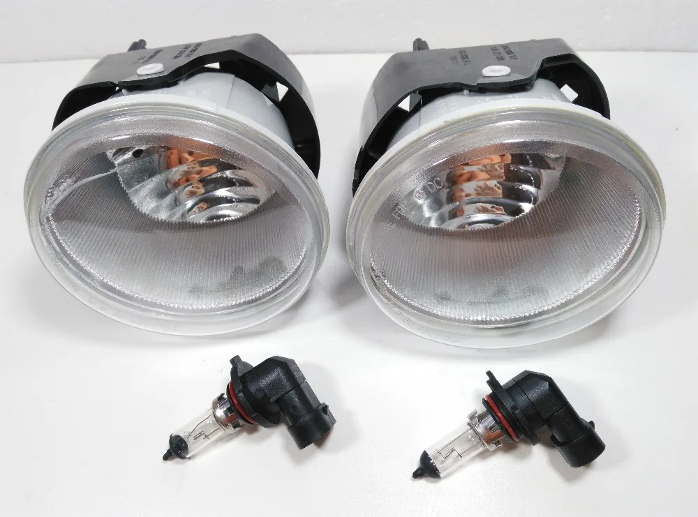 

A Pair former fog lamp for Chrysler 300c (5.7L) 2005-2009 Grand Cherokee Commander front bumper fog lights