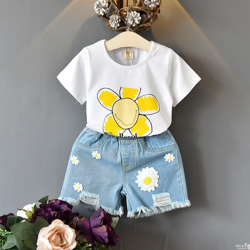 

2019 Summer Children kid's girls sweet Cute short sleeve Flower print t-shirt tops+Flower Denim shorts 2 pcs Clothes Set C2429