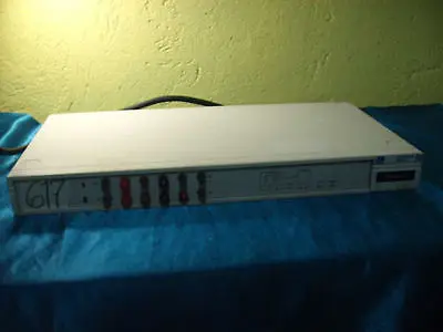 

DHL/EMS 5 LOTS 3COM 3C16665A SUPERSTACK II HUB -A1
