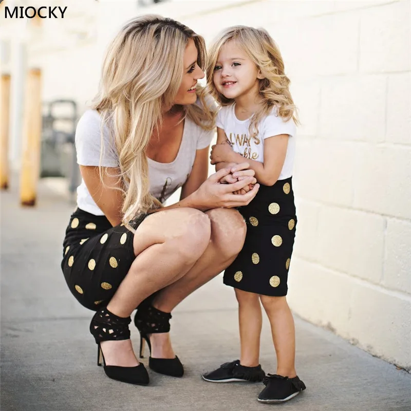 

Mother Daughter dresses 2019 Matching Clothes Sets Kids 2019 Short Sleeves Dot T-shirt+Skirts Family Look Clothing Outfits E047