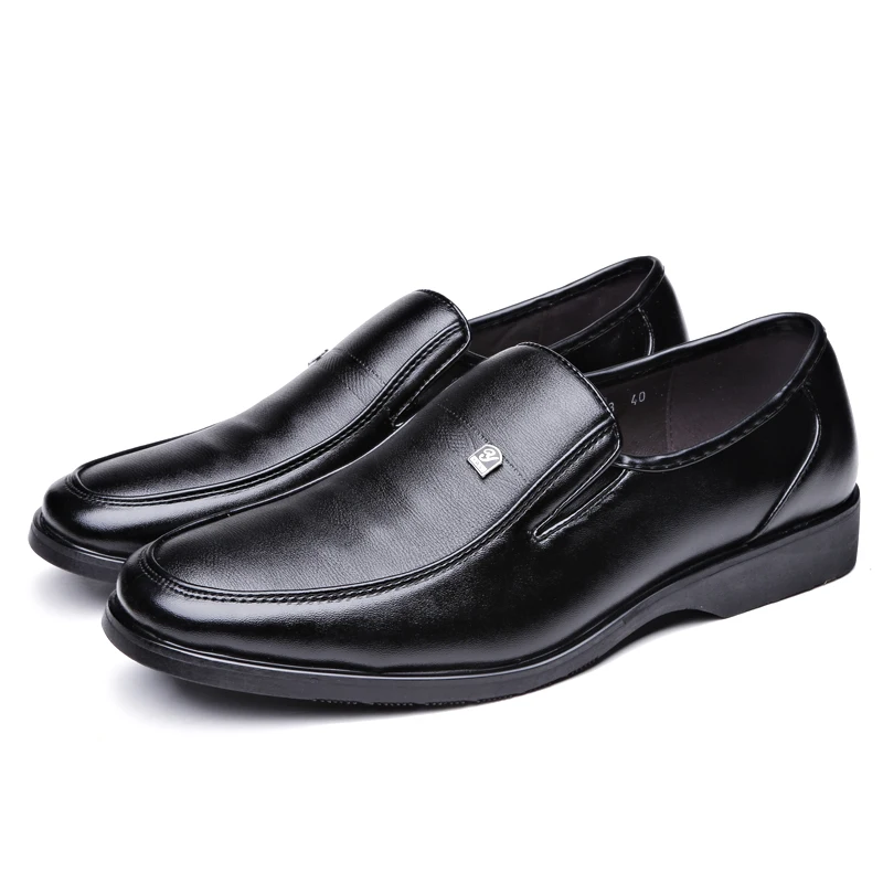 Кожаная мужская деловая обувь в сдержанном стиле; черные туфли с острым носком; дышащие классические свадебные туфли; мужская модельная обувь; размеры 38-45