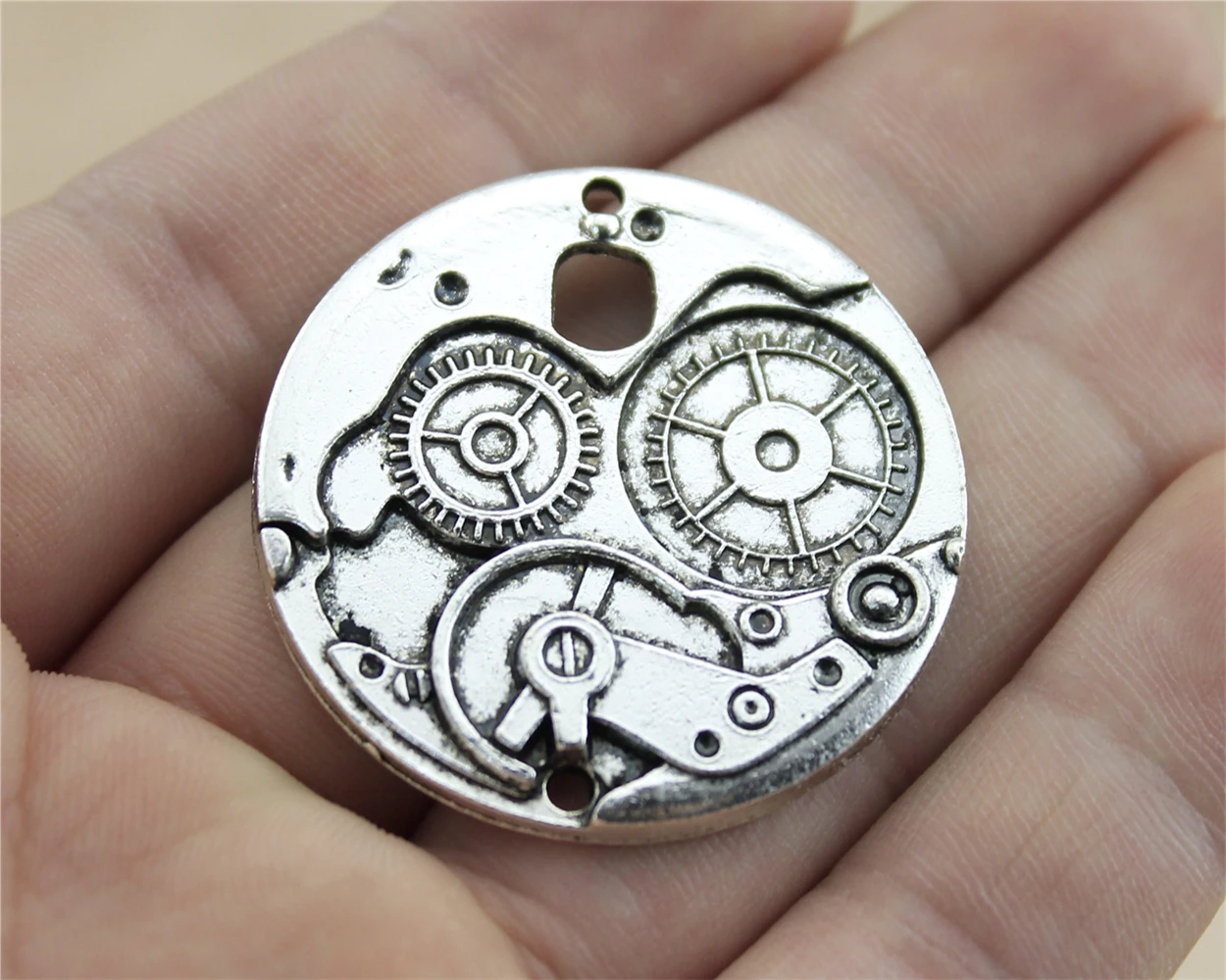 SteamPunk Cosplay Victorian Style Industrial Large Silver Gear Necklace UNUSED