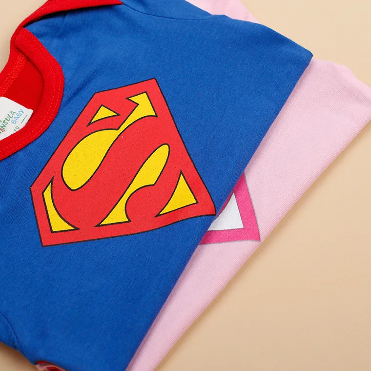 Новое поступление года; детские комбинезоны с суперменом для маленьких мальчиков и девочек; хлопковые летние детские комбинезоны с коротким рукавом; цвет синий, розовый