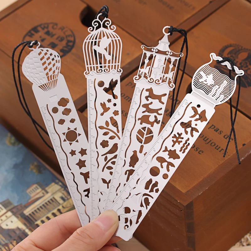 

1 PCS Hollow Stainless Ruler Bookmarks Multi-purpose Creative Student Ultra-thin Rulers Stationery 4 Styles (random send one)