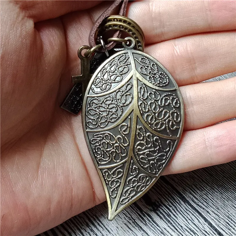 

2018 new neck wear long pendant necklace leather rope alloy long paragraph large leaves men's necklace sweater accessories