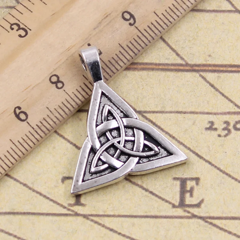 8pcs 매력 아이랜드 매듭 부적 부적 28x24mm 티베트어 청동 실버 컬러 펜던트 골동품 보석 만들기 DIY 수제 공예