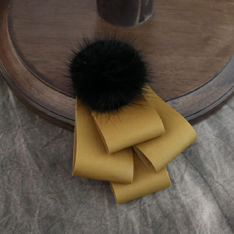 BOWTIE-BRONCH (3)