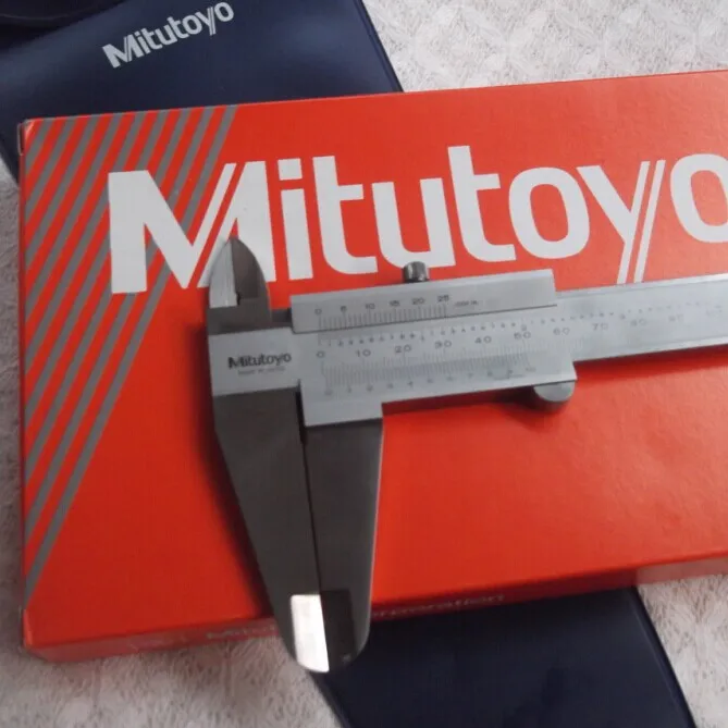 

100% Made in Japan! Mutitoyo 530-114 200 X 0.05/8" Vernier Caliper