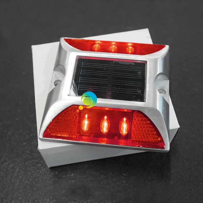 Устойчивый вещей IP68 безопасности дорожного движения квадратный дизайн красная сигнальная лампа на солнечной энергии светодиодный дорожный отражатель маркер