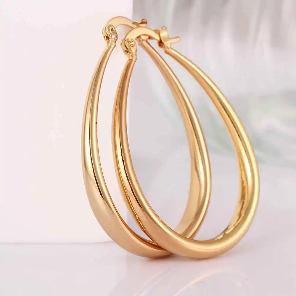 

Fashion Design yellow gold/ Rose gold color medium earrings for women 4.4 x 3.4cm U shape hoop earrings for women orecchini love