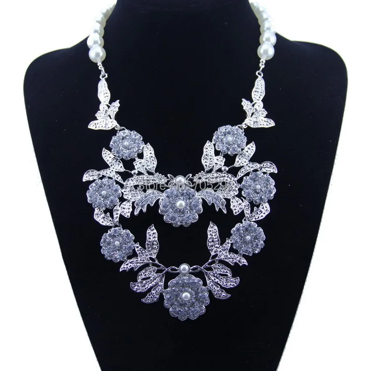 

New Luxurious Pearl Beads Chain with Alloy Flower Pendants Choker Statement Necklace for Women