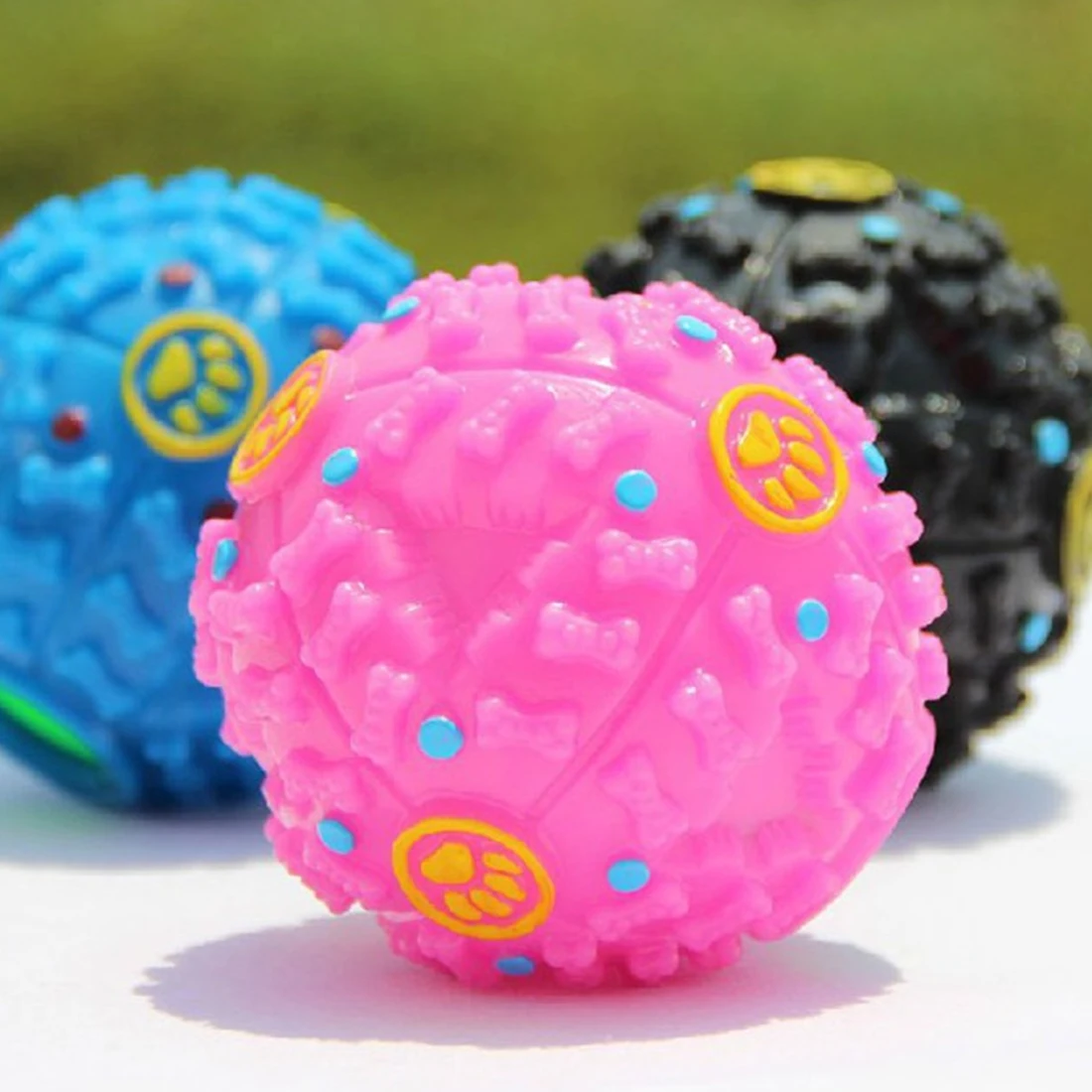 Treat Trainning Chew Sound Food Dispenser Toy Squeaky Giggle Ball Pet