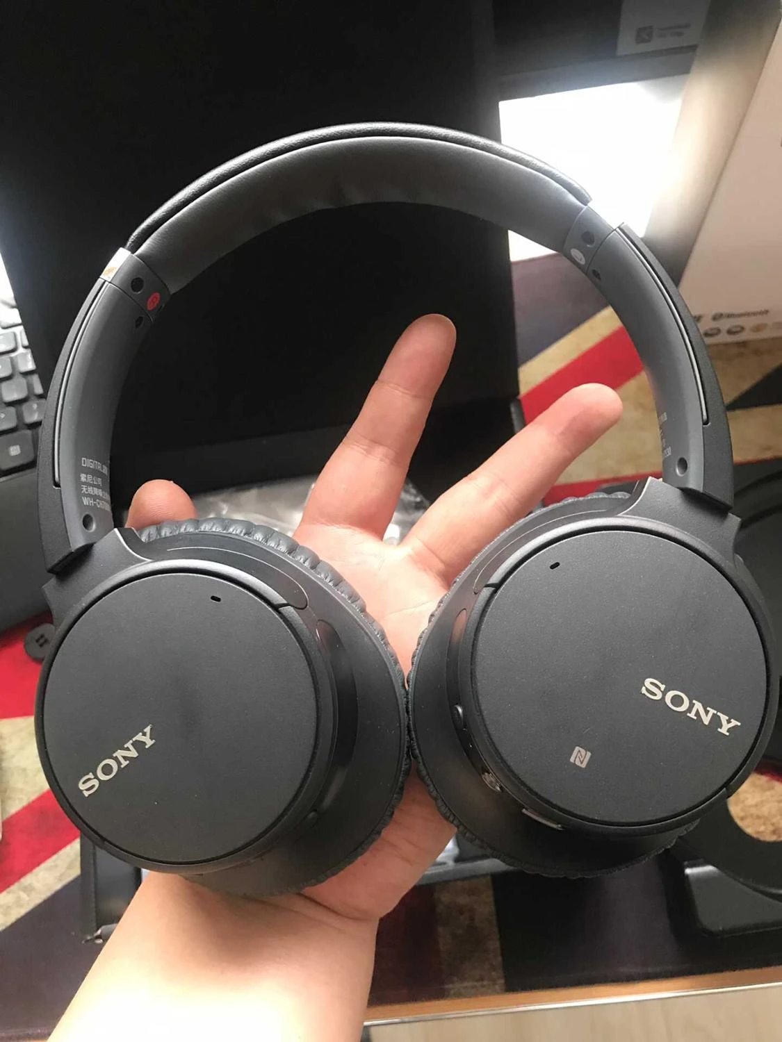 https://ae01.alicdn.com/kf/HTB1D5yte8Cw3KVjSZFuq6AAOpXad/SONY-auriculares-CH700N-de-segunda-mano-inal-mbricos-por-Bluetooth-con-cancelaci-n-de-ruido-WH.jpg_Q90.jpg