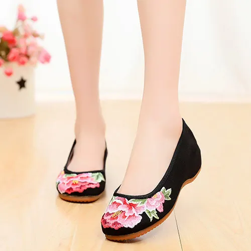 Veowalk/Женская обувь без застежки с цветочной вышивкой в стиле «Старый Пекин»; балетки на плоской подошве; женская джинсовая Свадебная обувь с вышивкой в китайском стиле - Цвет: Черный