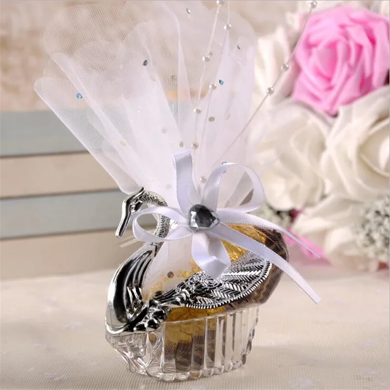 Upscale wedding party favor box Romantic Swan favor Box with Full