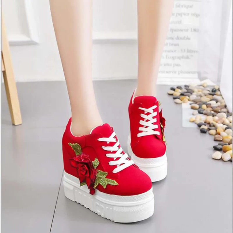 

2019 new Ladies classy platform sneaker with big flower british style women red pointed sneaker high quality girl fashion canvas