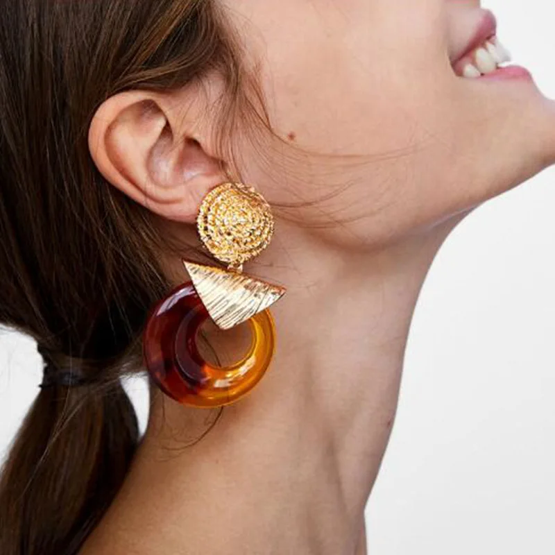 

2019 Real Earings Euro-american Style Retro Acrylic Round Earrings Personalized Metal Stitching Palace Wind New Accessories