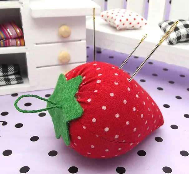 

2PCS Novelty DIY Craft Strawberry Pin Cushion Needle Holder Sewing Kit Hanging Ball Holder