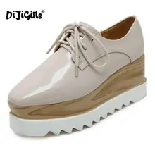 DIJIGIRLS/Европейский Известный бренд Обувь с перфорацией типа «броги» Женская на весенний сезон Лакированная кожа Оксфорд обувь на платформе на шнуровке Creepers тельца плоские