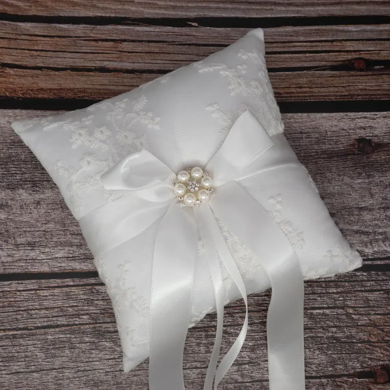 

Quality Lace Wedding Ring Pillow 18x18cm Faux Pearl Decorative Marriage Ring Holder Bridal Wedding Alliance Cushion Bearer