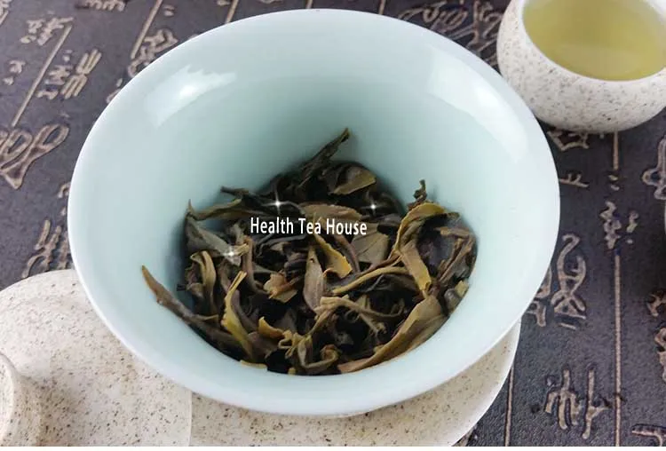 2012 Yr Yi Wu Millenary Old Tree Wild Shen Pu-erh 357 г, ветреное специальное железное сырье Pu-erh торт