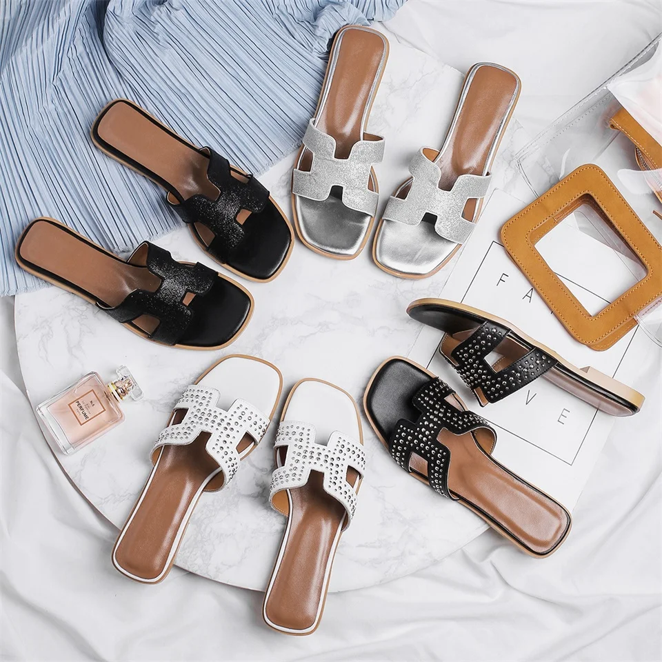 

2019 summer women's slippers fashion design beautiful rivets decorative comfortable H sandals women flat slippers