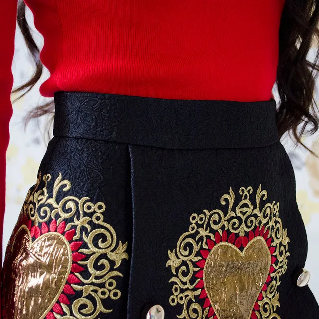 Ретро жаккардовые мини юбки осенние женские черные с цветочной вышивкой двубортные трапециевидные юбки с высокой талией подиумная короткая юбка