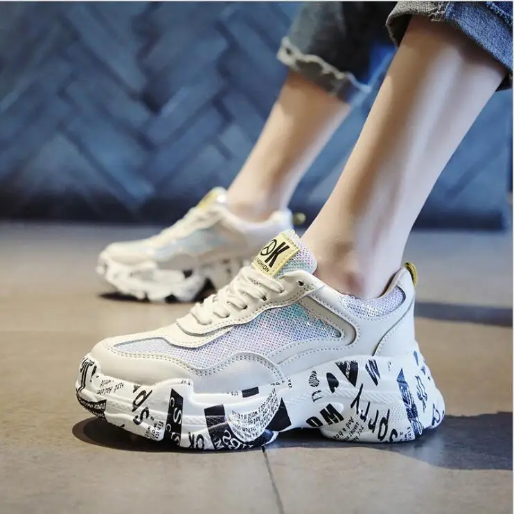 кроссовки на большой подошве. кроссовки 2022 женские валберис. кроссовки с больше подош. обувь с большой подошвой. красавки на высокой подошве.