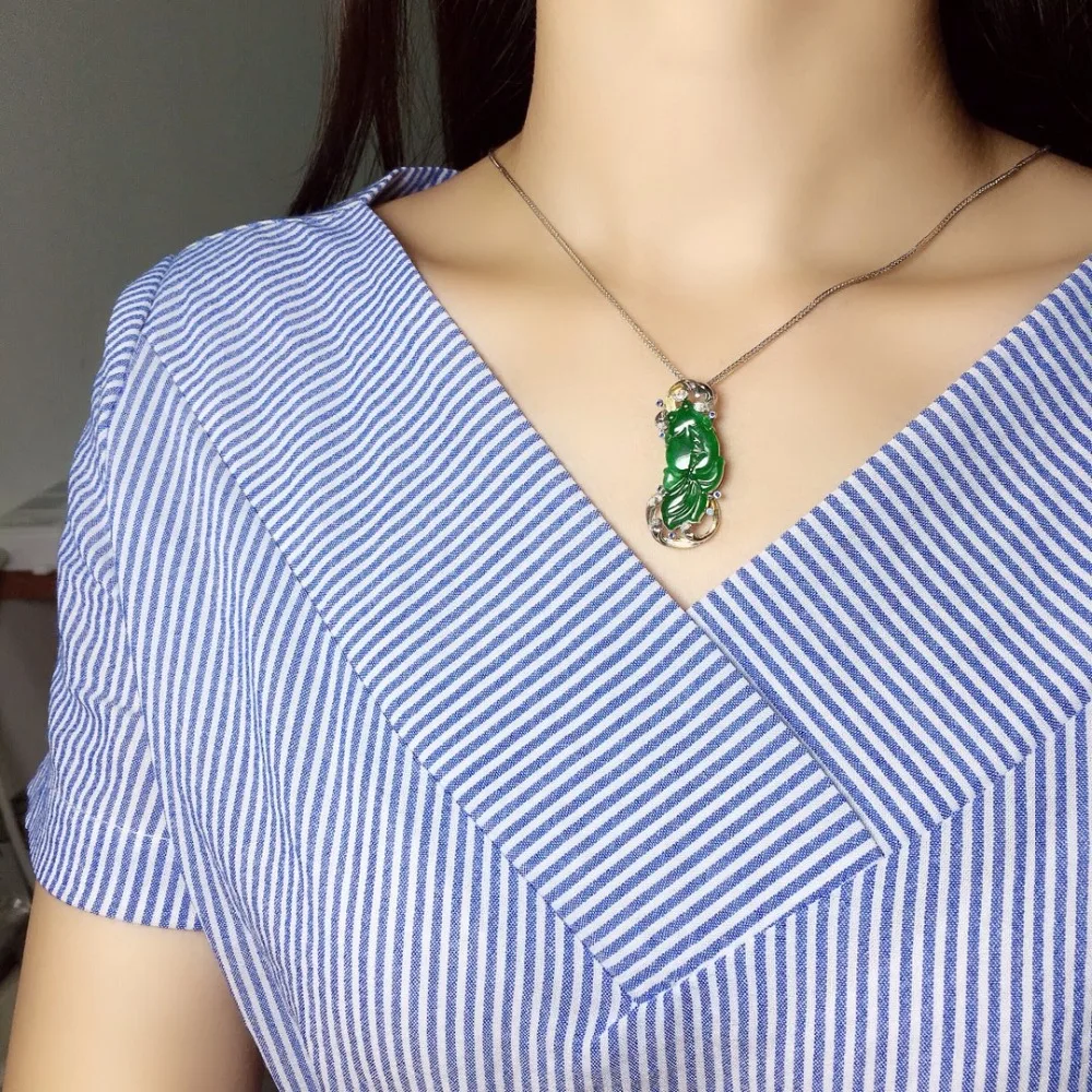 

Real 18K White Gold Natural Green Jade Gold Fish Shpae Green Jadite Jay Female Pendant Necklace for Women Fine Pendants