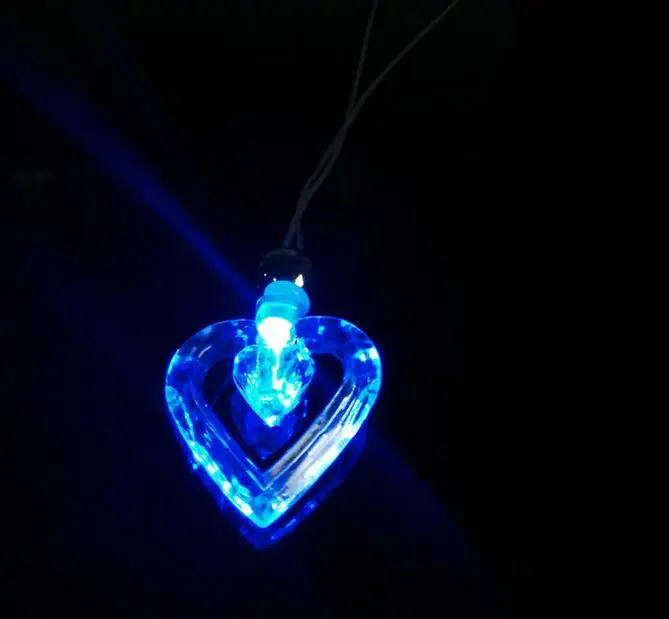 New 2015 10Style Random LED Blue Magnetic Light Charm Pendant Necklace Xmas Party | Украшения и аксессуары