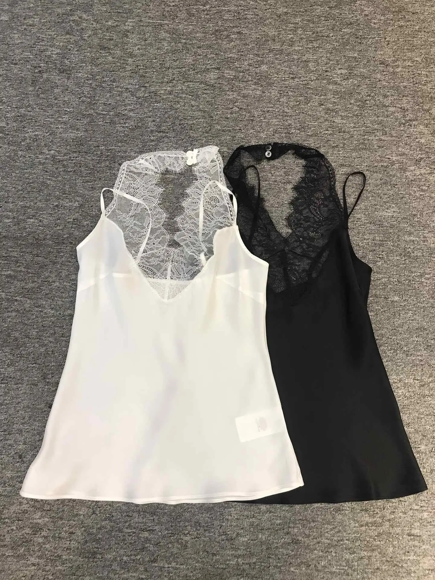 

2019 new ladies fashion sexy sleeveless stitching lace silk sling top 0722