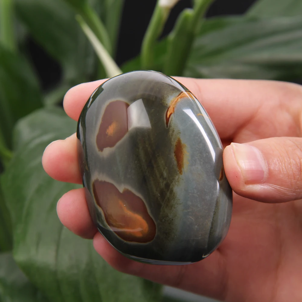 Decorative gemstones natural Ocean tumbled stones and mineralsin