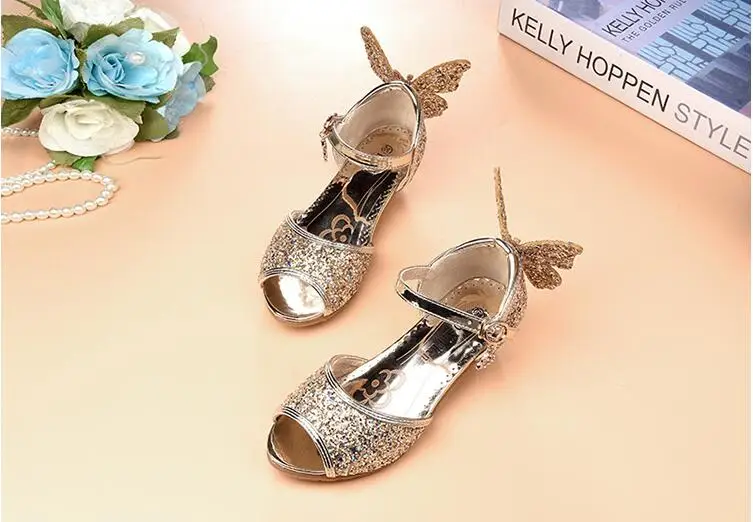 Сандалии для девочек; Новая модная летняя обувь принцессы для девочек; обувь с блестящим бантом и кристаллами; Высококачественная детская обувь на высоком каблуке; Размеры 26-37