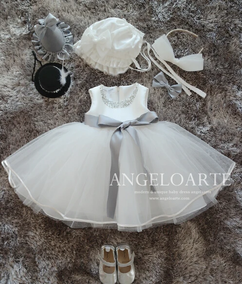 Бесплатная доставка короткие белые для малышей 1st наряд на день рождения бисером нарядное платье с серебряной Sash Платья с бантом и