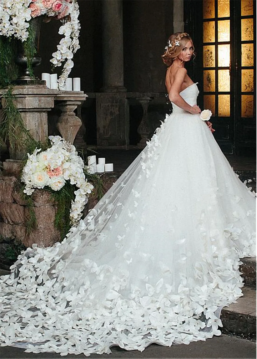 Fantastic Satin Sweetheart Neckline A-Line Wedding Dresses With Beaded Handmade 3D Flowers with Rhinestones Bridal Gown