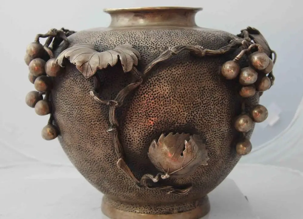 

Chinese folk White copper Silver Grapes Grapes Leaf lucky Pot Jar Crock Vase